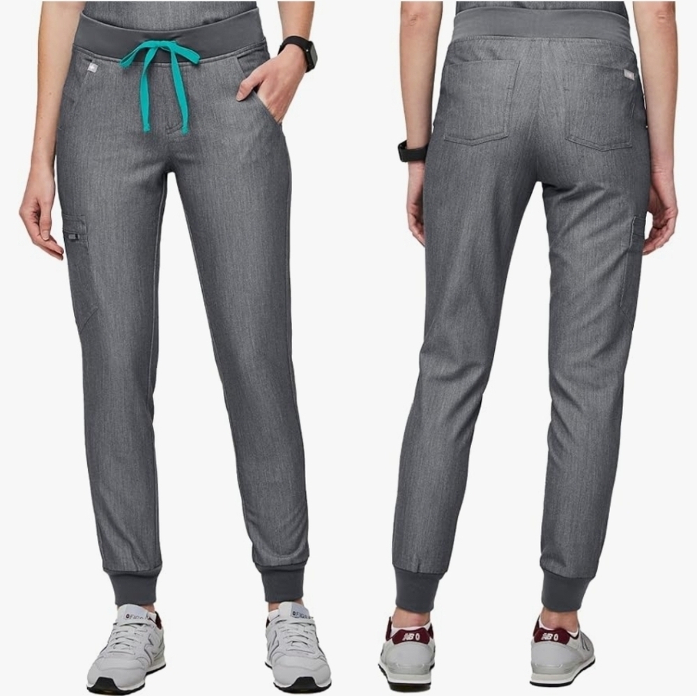 FIGS Zamora Jogger Scrub Pants in the color Graphite Sz L